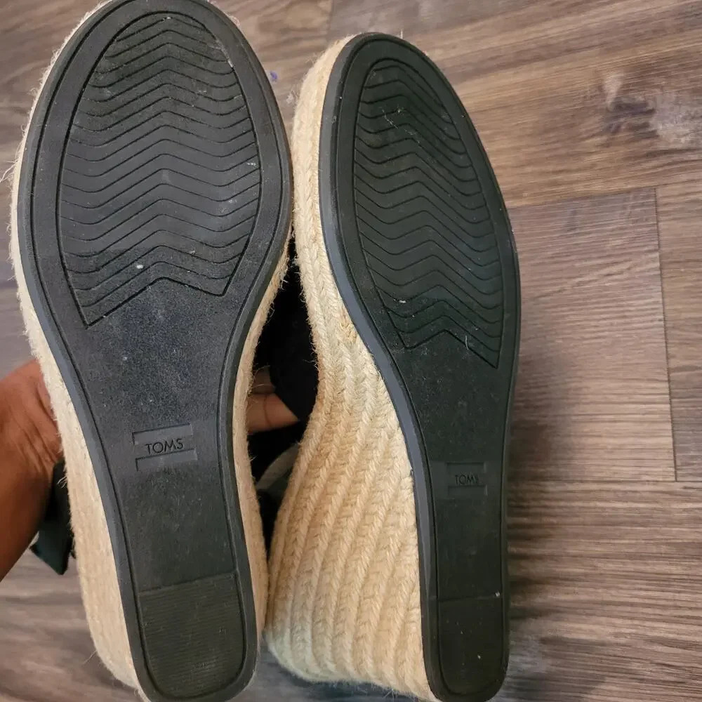 Toms Black and Tan Women Sandals - Picture 5 of 8